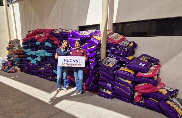Cuatro toneladas de croquetas y mucha cola moviéndose: así cerró la Tercera Carrera con Mascotas