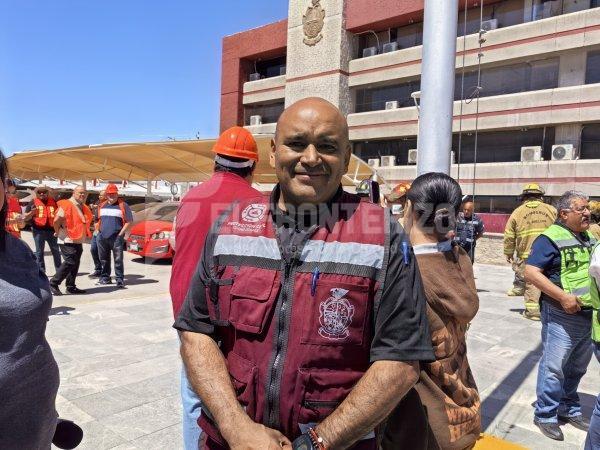 En 4 minutos evacuan presidencia, por simulacro  de sismo