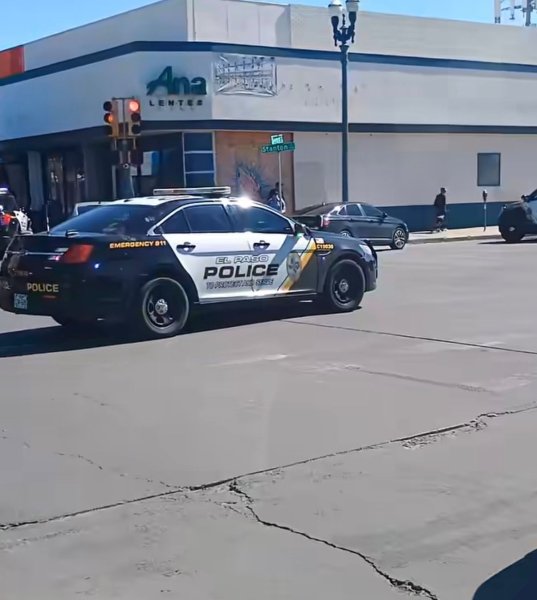 Movilización policiaca en el centro de El Paso tras intento de robo en negocio de celulares
