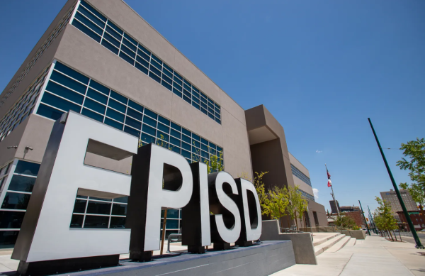 Fiscal General de Texas investiga a EPISD y otros distritos por exhibición de los Diez Mandamientos