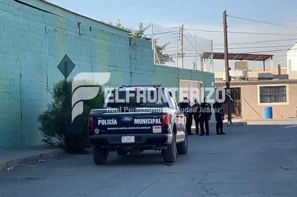 Dejan Corona Fúnebre al exterior de una Secundaria