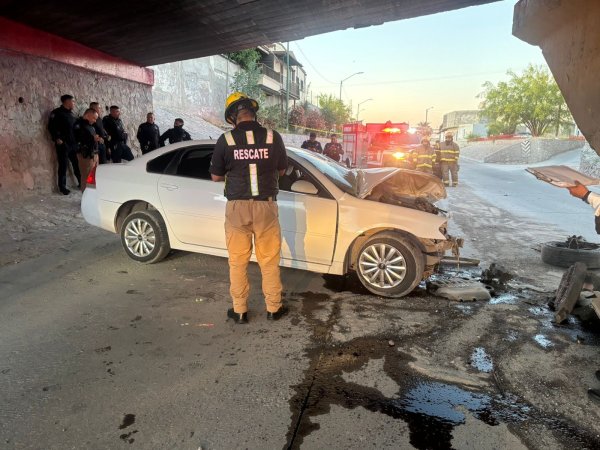 Mueren dos personas tras fuerte choque contra puente en Arroyo Colorado