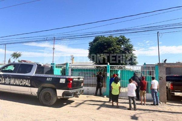 Perrito quedó atorado en barandal y fue rescatado por Policías Municipales