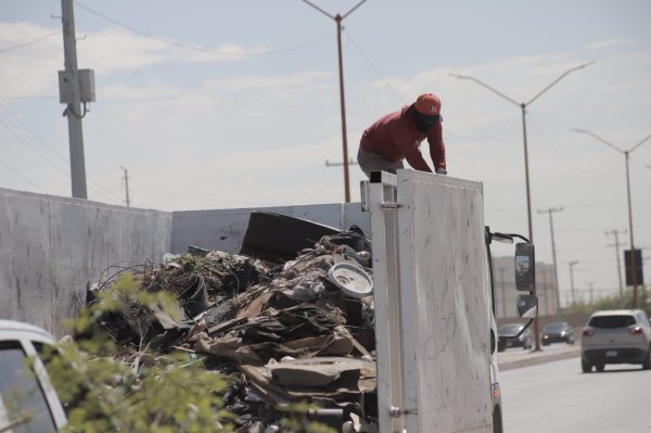 “Juárez Amanece Limpio” retira más de 4 mil llantas y recupera espacios en 10 colonias