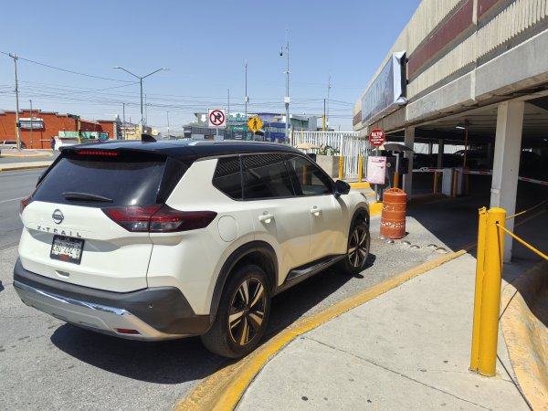 Insuficiente el estacionamiento de la presidencia municipal.