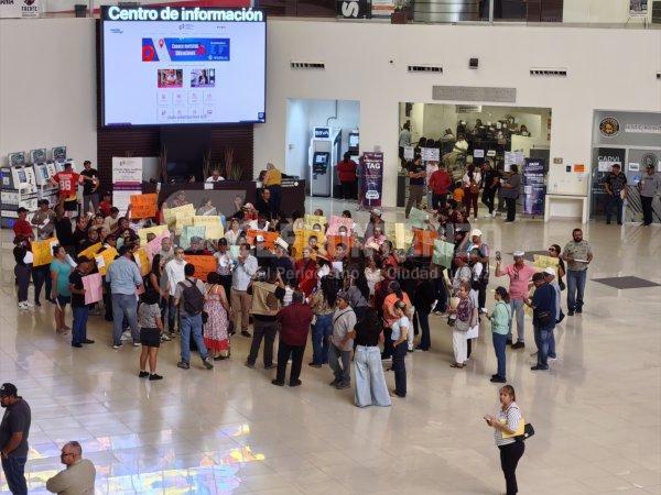 Protestan en Pueblito Mexicano exigen juicio contra Maru Campos