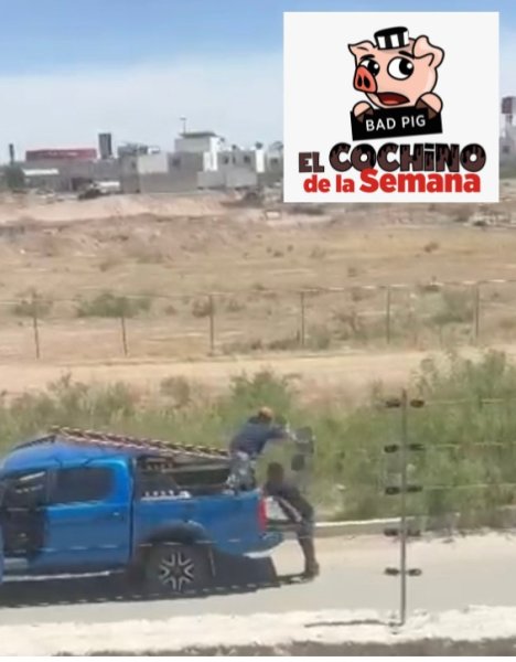 Captan a pickup tirando escombro en zona recién limpiada por el Municipio