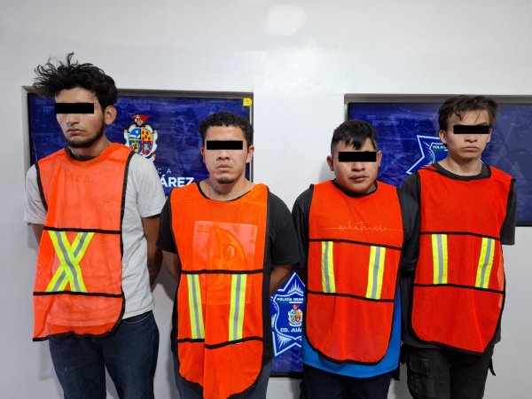 Intentaron huir al ver a policías; les aseguran armas y cargadores