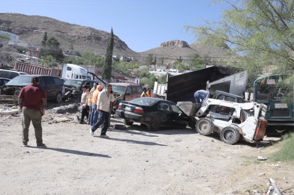 Retiran yonke instalado en arroyo de la Mariano Escobedo; aplicarán multas de hasta 22 mil pesos