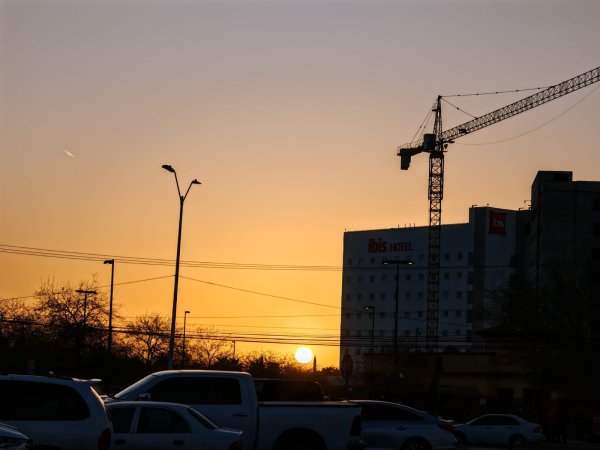 Calor y fuertes vientos marcarán el clima en Ciudad Juárez este lunes