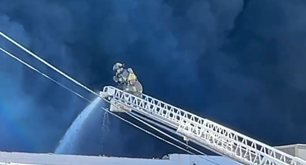 “Los bomberos se la rifaron”: reconoce Cruz Pérez Cuéllar labor tras incendio en maquiladora
