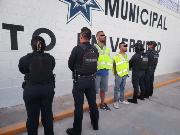Persecución termina en choque y deja dos detenidos en Juárez