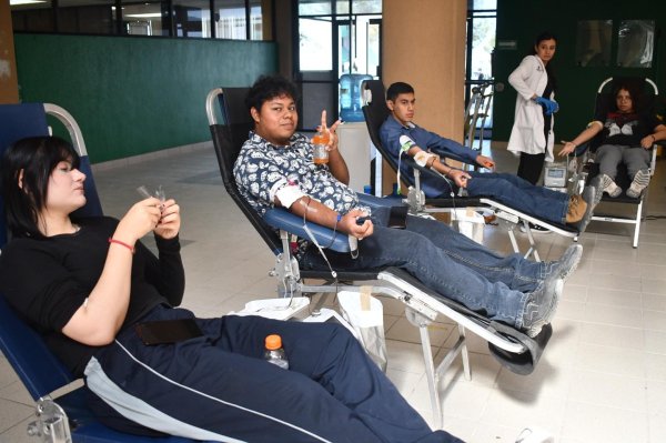 Donan sangre para hospitales públicos en la UTCJ