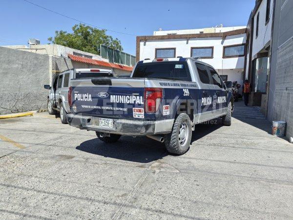Escoltan Policías Municipales a hombre lesionado a Clínica en los Nogales