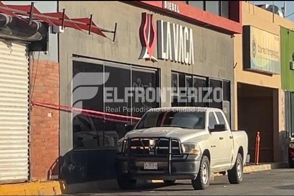 Al interior de un negocio asesinan a balazos a un hombre
