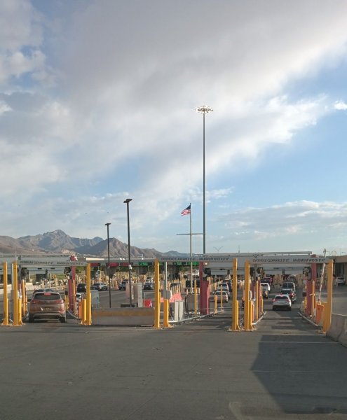 Puentes internacionales lucen vacíos por Memorial Day; usuarios reportan cruces sin filas