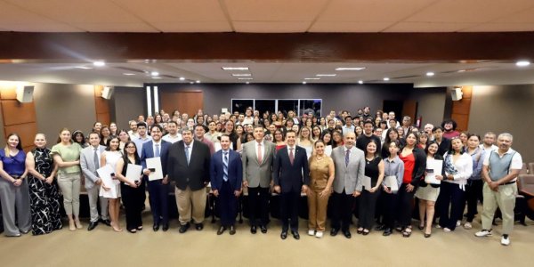 90 alumnos de la UACJ reciben reconocimiento nacional por excelencia académica