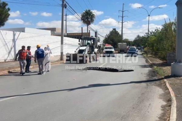 Se abrió la tierra y se trago a auto y conductor en Campos Eliseos