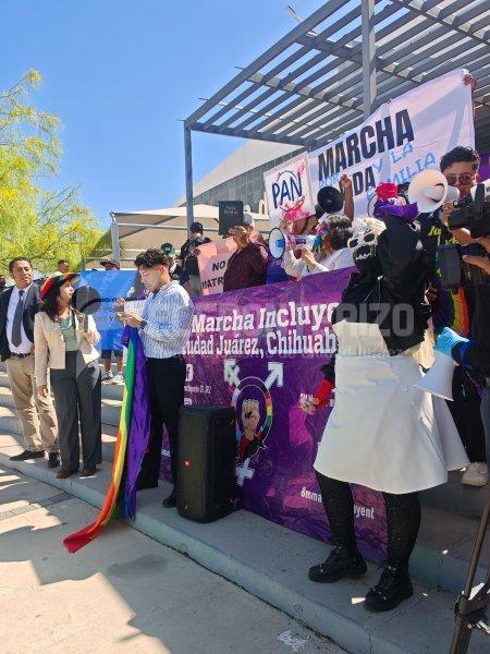 Encabeza Jael Argüelles manifestación afuera de Pueblito Mexicano por matrimonio igualitario