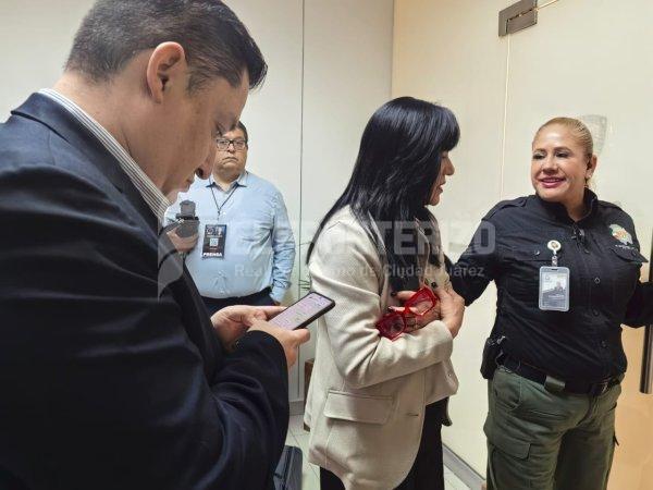 Manifestantes encabezados por Jael Arguelles revientan sesión del congreso en Juárez