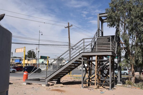 Construye Obras Públicas nuevos puentes peatonales