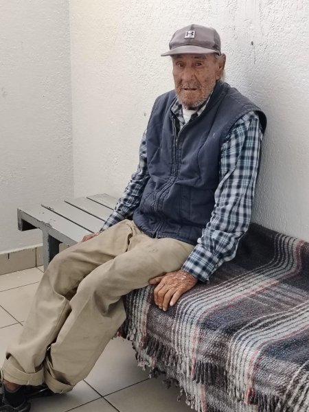 Localizan desorientado a adulto mayor y buscan a sus familiares