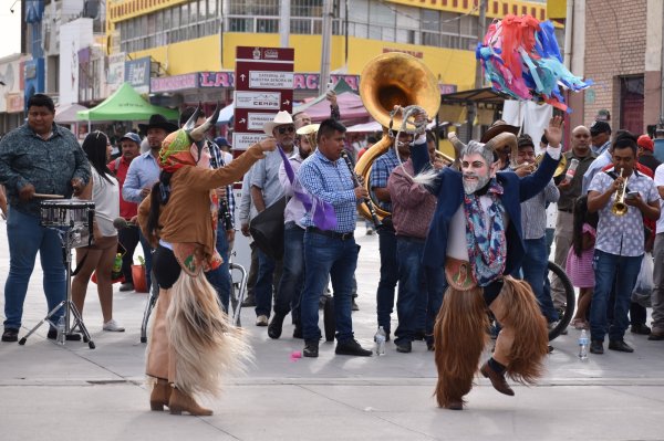 Umukí llena de color y tradición el Centro Histórico; homenajean a Lorena Ramírez con mural monumental