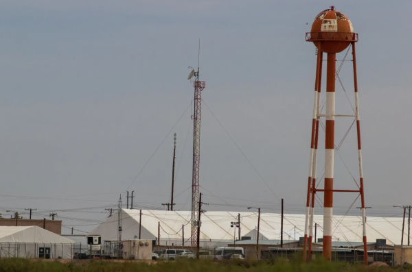'Tengo miedo de estar aquí': La demanda busca detener las operaciones de ICE en Camp East Montana por supuestas violaciones de normas
