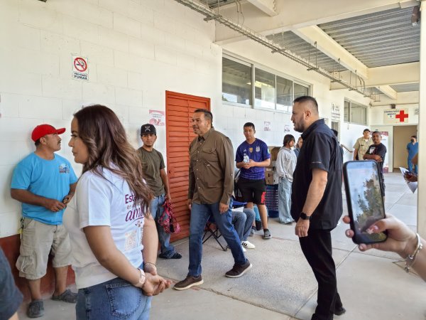 Recorre el alcalde Centro Comunitario Riberas del Bravo por campaña de esterilización de mascotas