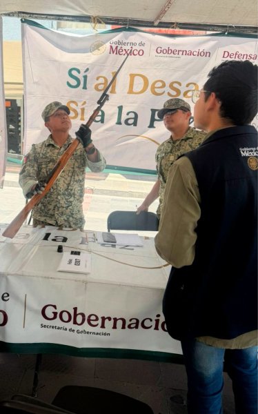 Ciudadano entrega rifle al programa de canje con apoyo de la Policía Municipal