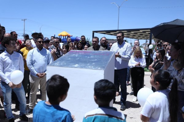 Develan placa del parque “Arturo Urquidi Astorga” en Urbivilla del Cedro